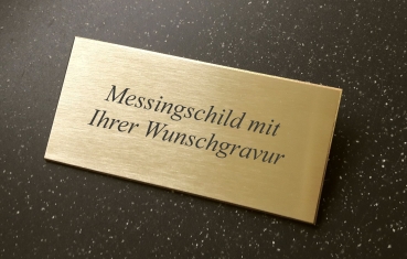 mit Klebestreifen