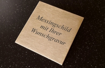mit Klebestreifen