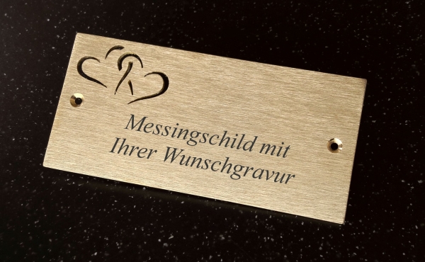 mit Klebestreifen
